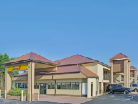 Super 8 by Wyndham Suwanee スワニーのホテル
