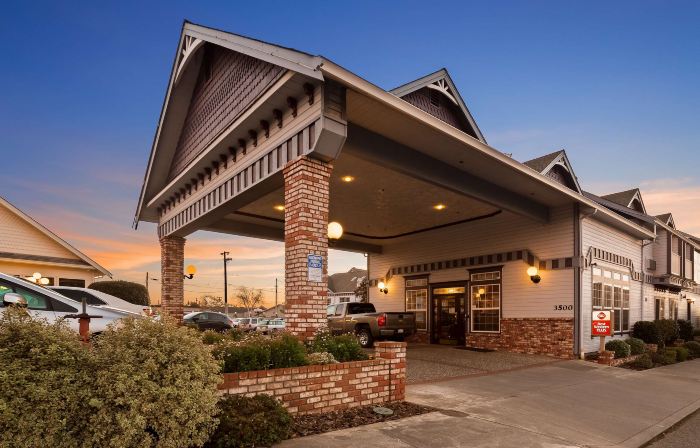 Best Western Plus Bayshore Inn