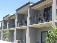 Royal Motel Miles Các khách sạn gần Sân bay Miles