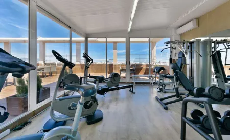 NH Valencia Center Отели рядом с достопримечательностью «Terminal 1 of Valencia Airport»