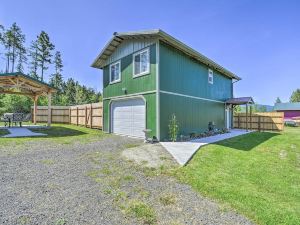 Cozy Sequim Condo: Olympic Discovery Trail Access!