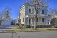 Quaint DT Greenport Apt - 2 Mi to Shelter Island!