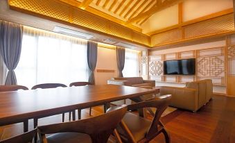 7. Jeonju T..