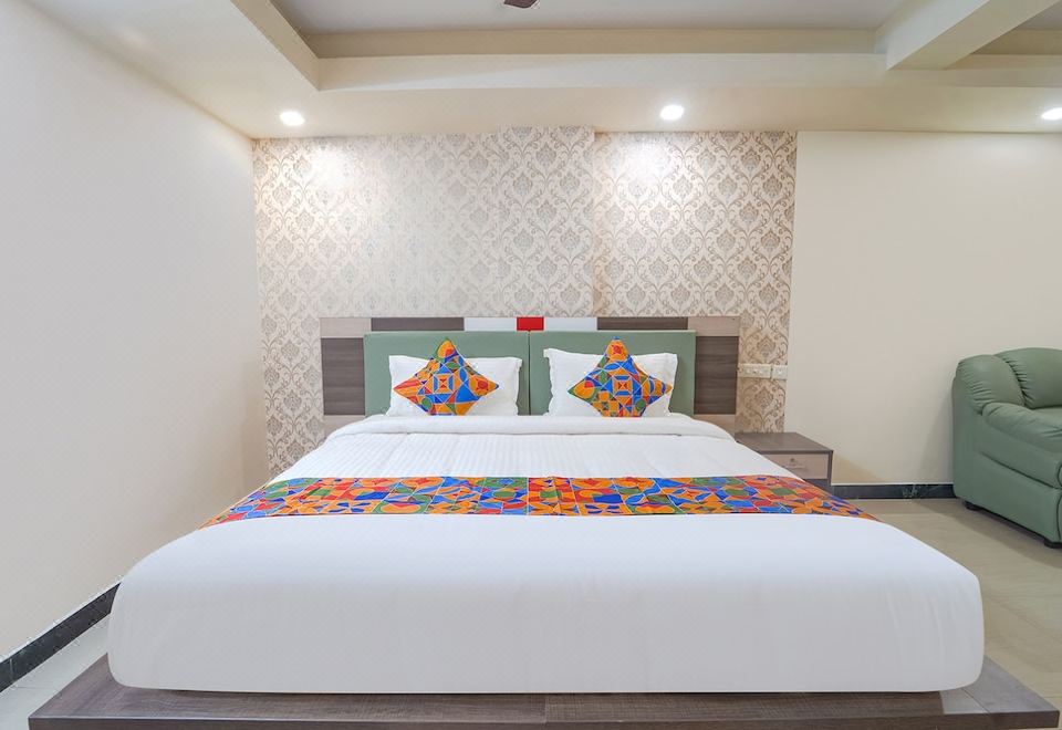 Fabhotel Grand Castle - Housity
