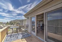 Deep Creek Lake Townhome w/ Deck & Water Views - 3-Star