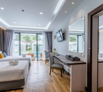 ห้องดีลักซ์ มีทางลงสระว่ายน้ำ เตียงทวิน