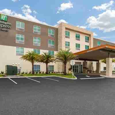 Holiday Inn Express & Suites Deland South Hotel Exterior