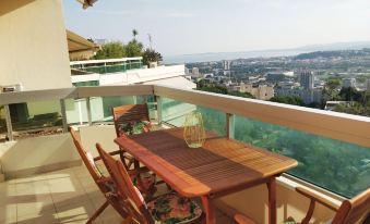 Entire House - 2 Bedroom Flat with Terrasse, Swimming Pool Car-Park - Nice Ouest