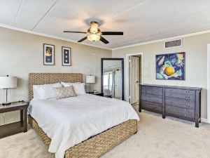 6th Floor, Updated and beautiful!  Oceanfront condo with balcony, fishing pier.