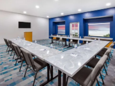 マイクロテル イン & スイーツ バイ ウィンダム オペライカ オペライカのホテル