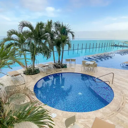 Estelar Cartagena de Indias Hotel y Centro de Convenciones Отели рядом с достопримечательностью «Бокагранде»