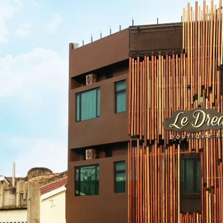 Le Dream Boutique Hotel Отели рядом с достопримечательностью «Конгресс-центр «33»»