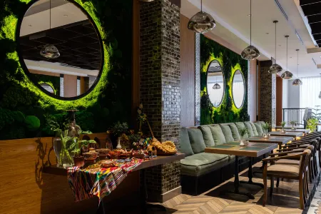 Shamsan Airport Hotel