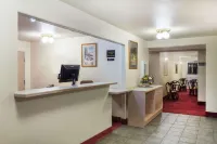 Super 8 by Wyndham Hamilton - 2-Star