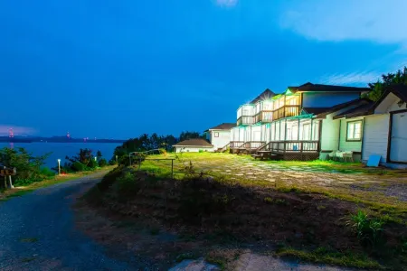 Seosan Pension Sunrise Beach Отели рядом с достопримечательностью «Beolcheon Auto Campground»