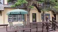 Crandell Mountain Lodge Hotels in Improvement District No. 4