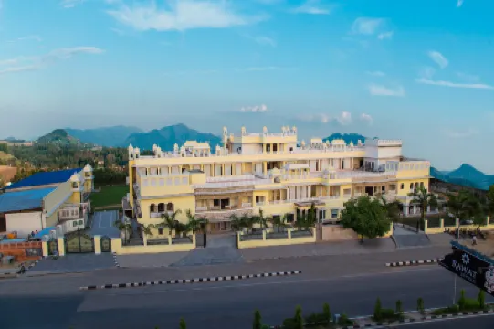 Grand Uniara A Heritage Hotel Hotels near Albert Hall Museum