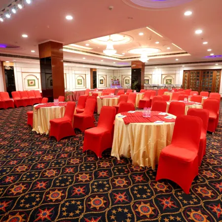 Hotel Meraden Grand