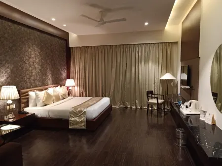 Kings Cliff Hotel Отели в г. Муктсар