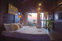 Woodpegger by the Beach, Mandrem