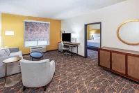 Holiday Inn & Suites Stillwater - University West Hotels near Stillwater Regional Airport