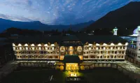 Hotel the Dewan Các khách sạn gần Shalimar Bagh Mughal Garden