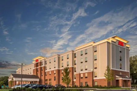 Hampton Inn & Suites Yonkers - Westchester Отели рядом с достопримечательностью «Антермайер Гарденс Консерванси»