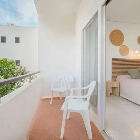 AzuLine Hotel Mediterráneo Отели рядом с достопримечательностью «Пристань для яхт Санта-Эулалия»