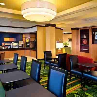 Fairfield Inn & Suites Lake City Dining/Meeting Rooms