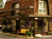 Tonquin Inn Hotel a 