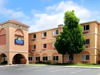 Days Inn & Suites by Wyndham Airport Albuquerque Hotel di 