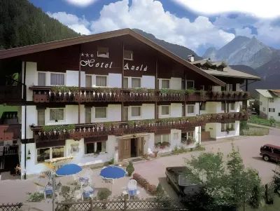 Albergo Azola Hotel in zona Funivia Sass Pordoi - Stazione a valle