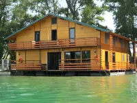 San Art Floating Hostel & Apartments