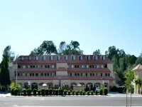 Yosemite Sierra Inn Hotel di Bass Lake