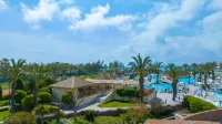 リバティー ホテルズ ララ - プライペートプール