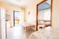 Milonas House Apartments