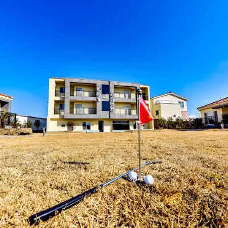Seogwipo Sunrise Green Village Pension Отели рядом с достопримечательностью «Монумент Ёнхонпо»