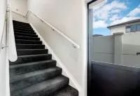 Acl Studio Units Hotel berhampiran Farmers Manukau