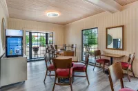 Econo Lodge Inn & Suites Hotels in Neshoba County