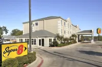 Super 8 by Wyndham Morton Grove/Chicago Hotels in Glenview