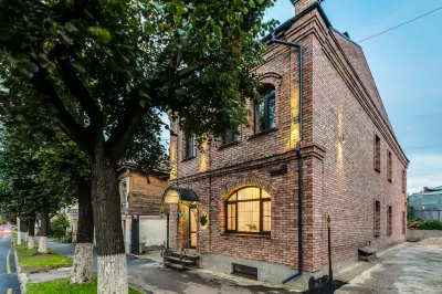 Zamok na Nikolskoy Gostevoy Dom Hotels near Dmitriyevskiy Sobor