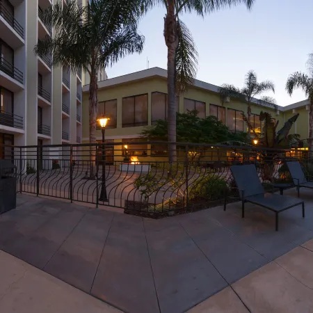 Holiday Inn SAN JOSE - SILICON VALLEY by IHG Отели рядом с достопримечательностью «Спортивный комплекс «SAP-центр»»