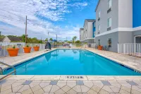 Holiday Inn Express & Suites DESTIN E - COMMONS MALL AREA by IHG - Beach