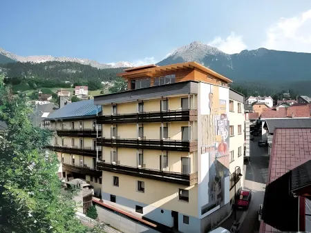 Stadthotel EGGERBRÄU Отели рядом с достопримечательностью «Fließer Platte»