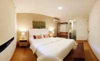 Ocean Beach Villas - Carita Kondominium Hotels in Sukajadi