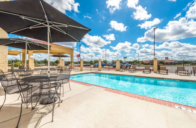Ramada by Wyndham College Station photo 2