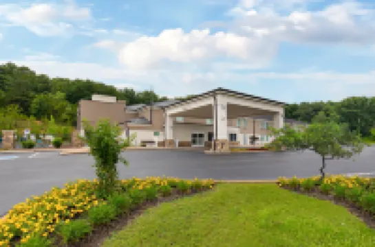 โรงแรม ฮอลิเดย์ อินน์ เอ็กซ์เพรส เฮอร์ริเคน บาย IHG โรงแรมใน