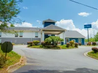 Clarion Pointe-Dillard Near Blue Ridge Mountains Hotels in Dillard