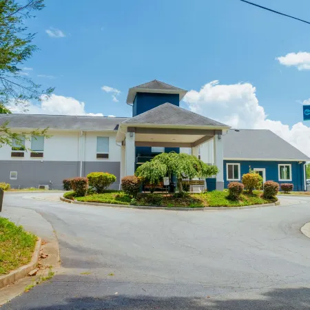 Clarion Pointe-Dillard Near Blue Ridge Mountains