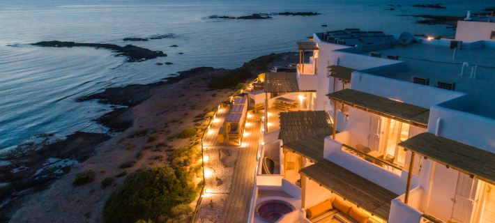 Salt Suites Hotels in Milos